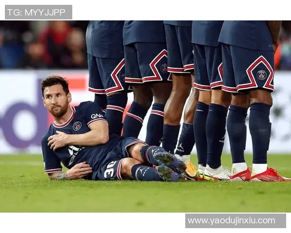 足球明星的绝技揭秘：从梅西的过人到C罗的任意球技巧全解析