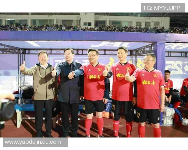 恒大足球球迷热情支持球队香港球迷文化交流共襄盛举